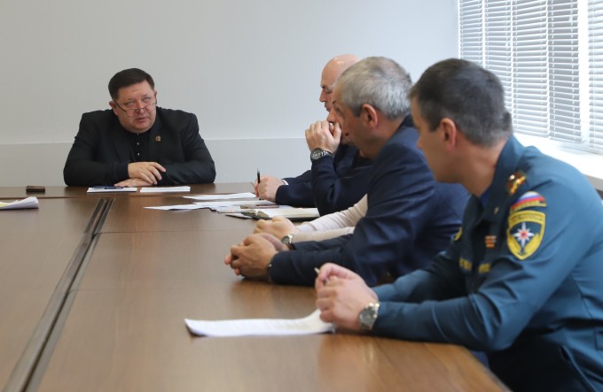 В администрации Владикавказа обсудили готовность к безаварийному прохождению паводкоопасного и пожароопасного сезона 2024 года. 