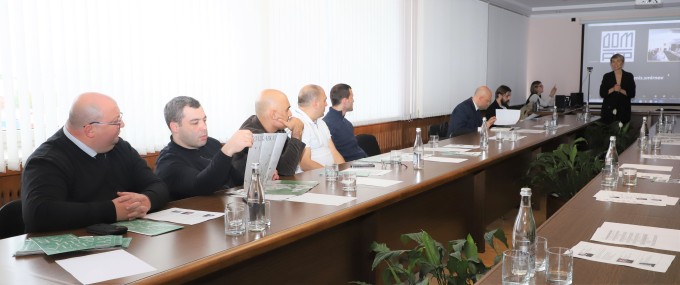 В администрации г. Владикавказа прошла предварительная презентация мастер-плана столицы Северной Осетии, а также состоялись профильные сессии в рамках работы над стратегическим документом. 
