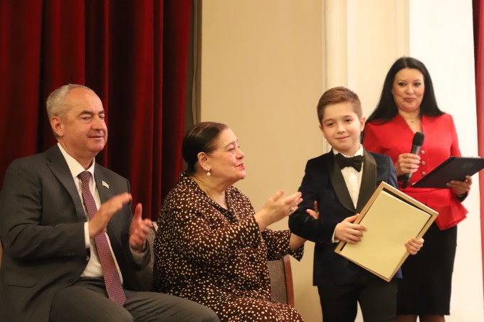 Во Владикавказе прошёл III открытый конкурс юных пианистов имени Заремы Лолаевой.