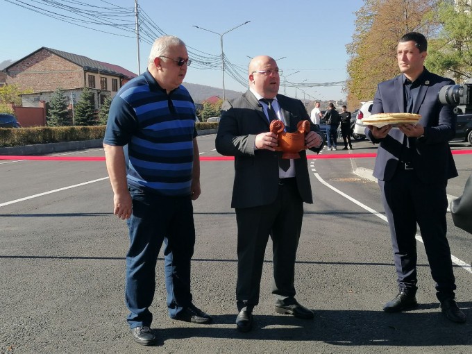 Во Владикавказе открыли автомобильную дорогу по улице имени Бориса Лакути.