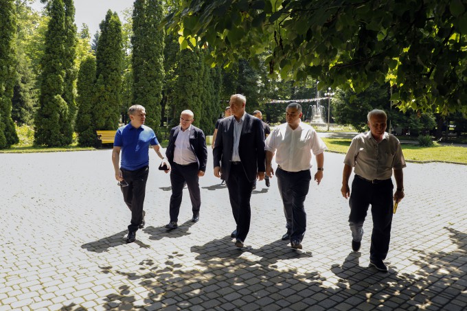 Борис Албегов: "Уверен, горожанам будет приятно отдыхать в обновлённом парке"