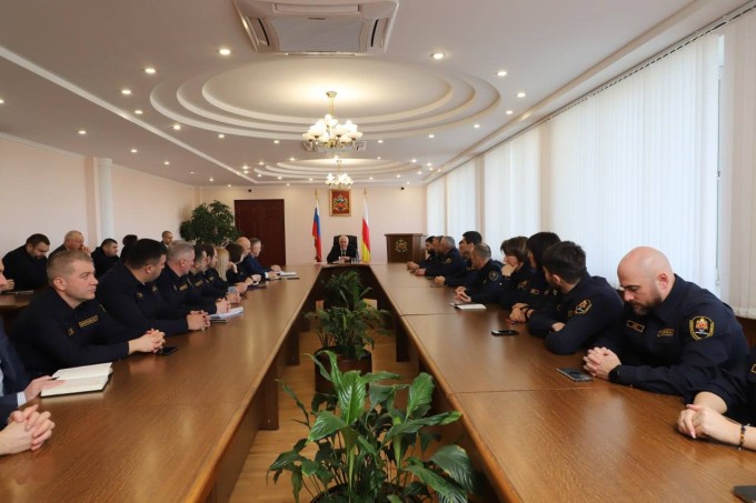 Вячеслав Мильдзихов провел совещание с сотрудниками Управления по контролю за городским хозяйством. 