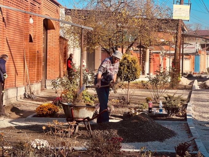 Впервые за 35 лет проводим капитальный ремонт ул.  Стаханова, от ул. Иристонской до ул. Николаева. 