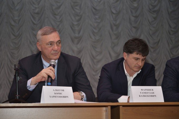 Борис Албегов провел встречу с жителями пос. Заводской