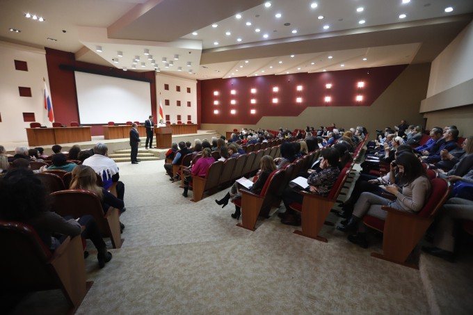 В АМС Владикавказа наградили активистов городских мероприятий