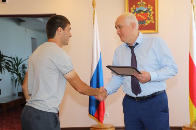 Вячеслав Мильдзихов поздравил работников физической культуры и спорта с Всероссийским Днем физкультурника.