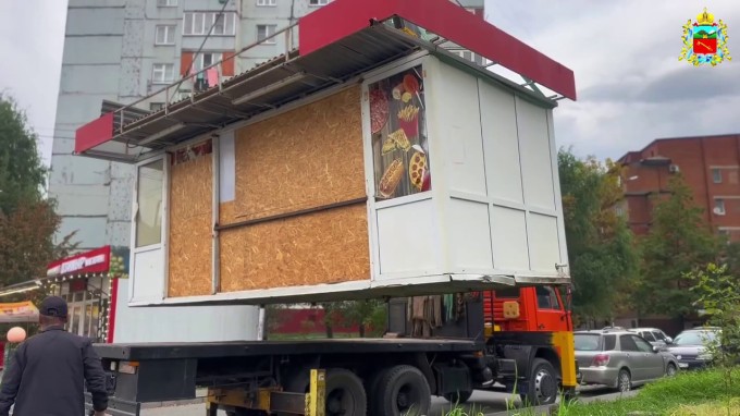 Очередной незаконно установленный торговый объект демонтировали во Владикавказе