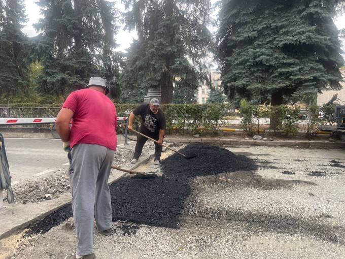 Продолжаем ремонт в Театральном переулке.