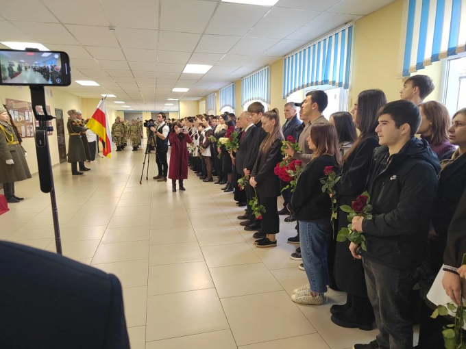 Во владикавказской школе № 38 открыли мемориальную доску Давиду Хортиеву, погибшему в ходе СВО 