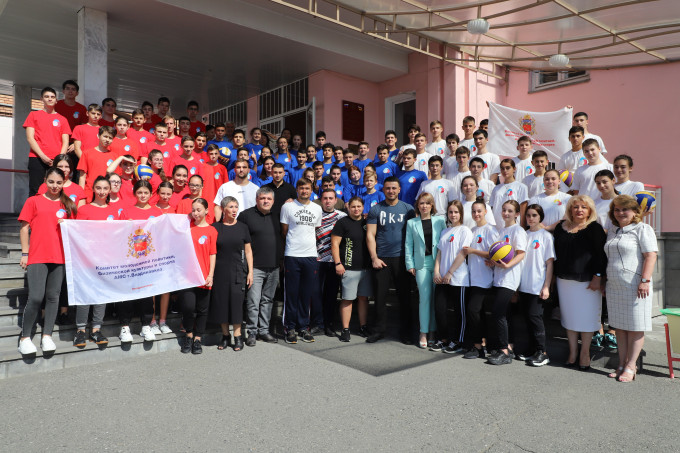 Во Владикавказской школе состоялась очередная "Зарядка с чемпионом"