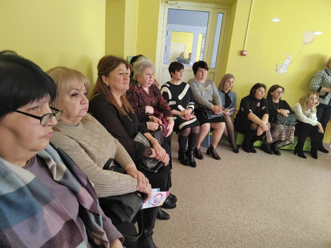 Практическая часть форума работников образования «Сохранение традиционных семейных ценностей как залог успешного развития общества» продолжилась на площадках детского сада №180 и гимназии №5. 