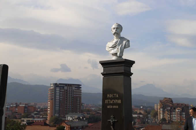 Во Владикавказе проходят мероприятия, посвящённые 167-й годовщине со дня рождения Коста Хетагурова.