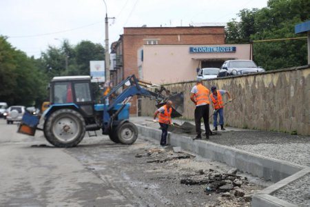 На улицах Тогоева и Кутузова идет  капитальный ремонт дорожного полотна 