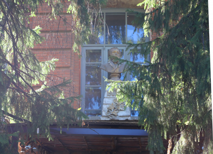 Вячеслав Мильдзихов проверил ход работ в Детской художественной школе им. С.Д. Тавасиева.