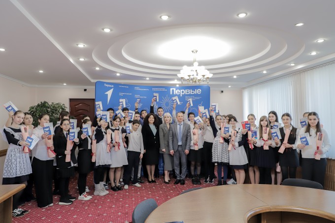 Юным жителям Владикавказа вручили паспорта 