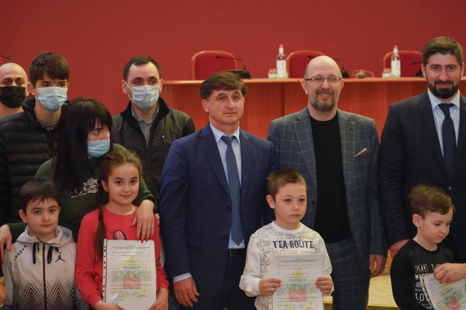Молодые семьи Владикавказа получили жилищные сертификаты