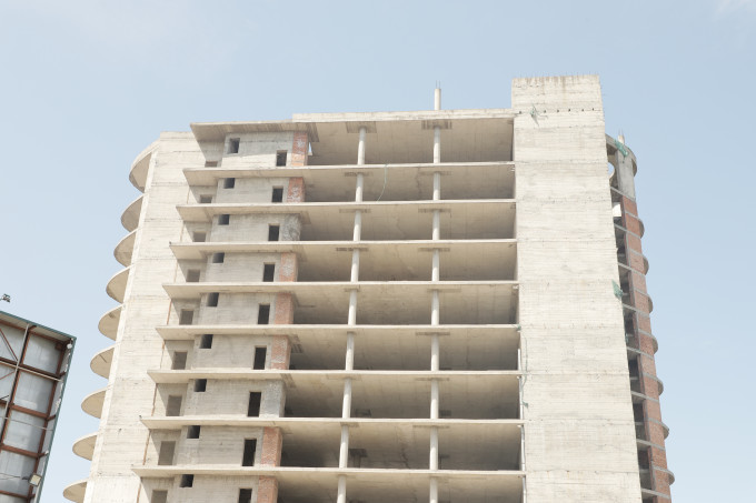 Вячеслав Мильдзихов провел выездное совещание по демонтажу недостроенного здания на набережной р.Терек