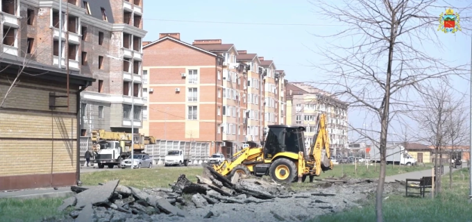 На аллее по ул. Ш. Джикаева начались работы по благоустройству