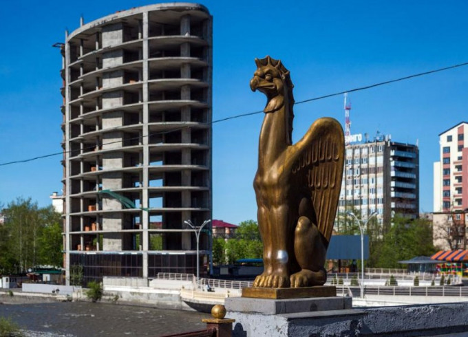 Демонтаж высотного здания в парке К.Л.Хетагурова производится законно.