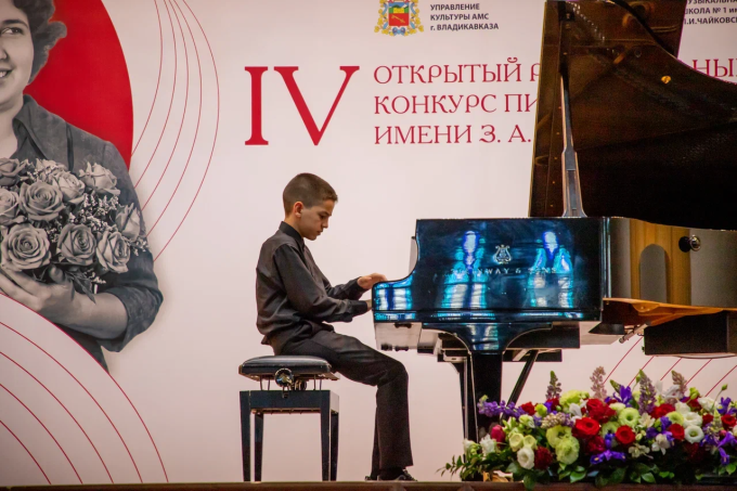 Во Владикавказе проходит IV конкурс юных пианистов имени Заремы Лолаевой.