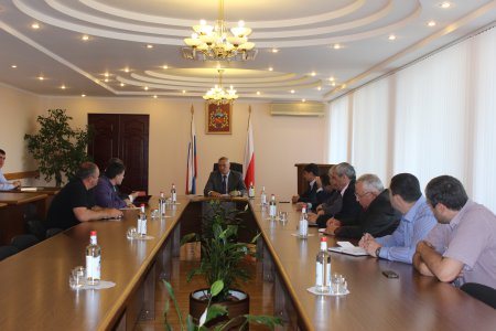 Борис Албегов поручил Управляющим компаниям привести в порядок придомовые территории