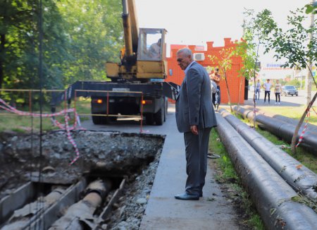 На пр. Доватора производится замена участка магистральной теплотрассы