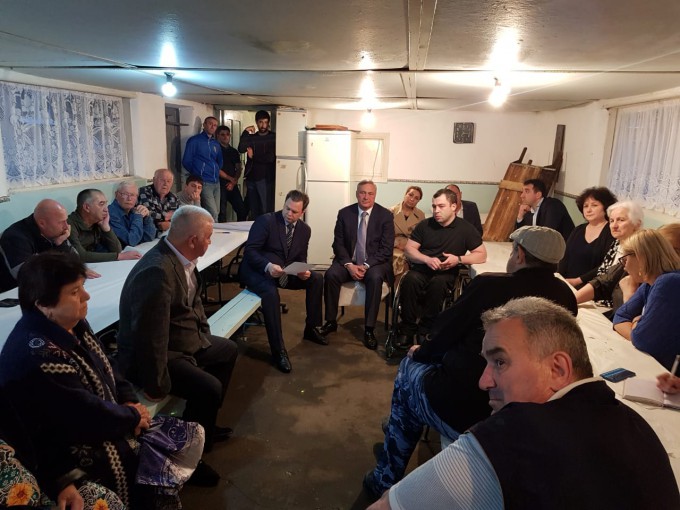 Борис Албегов встретился с жителями улицы Зангиева