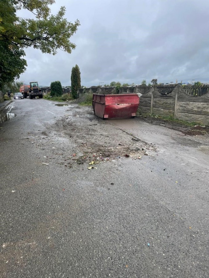 С территории Западного кладбища накануне вывезли семь КАМАЗов с мусором