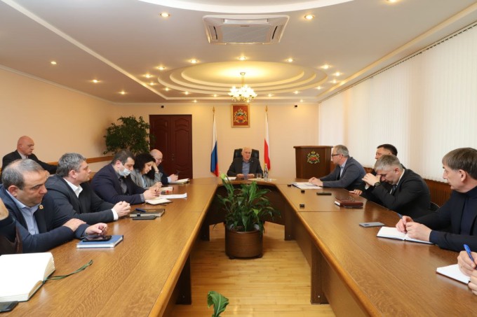 Вячеслав Мильдзихов провел еженедельное аппаратное совещание. 