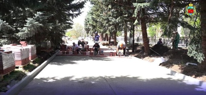 Приводим в порядок Мемориал Славы.