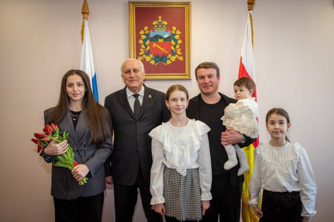 16 молодых семей получили жилищные сертификаты во Владикавказе. 