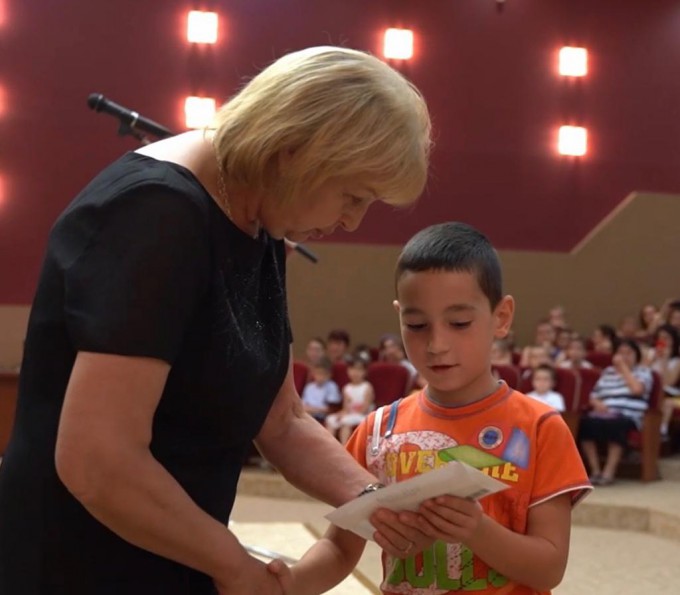 Во Владикавказе прошла акция «Подарок первокласснику»