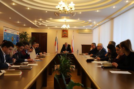 Борис Албегов провел встречу с руководством МФЦ