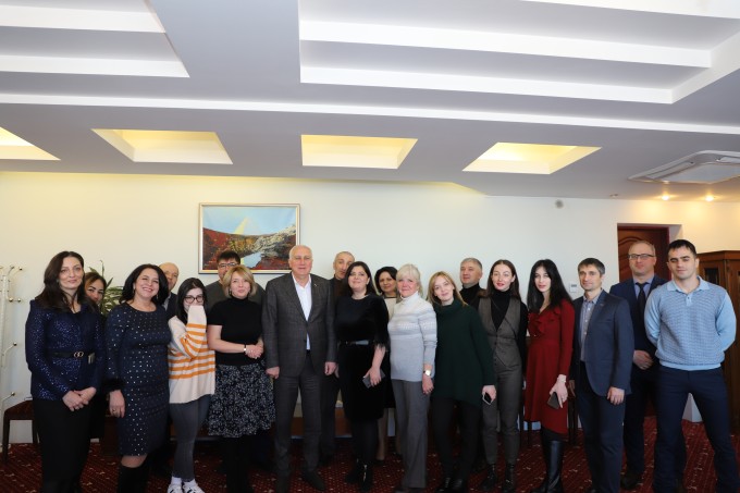 Глава администрации местного самоуправления г. Владикавказа Вячеслав Мильдзихов поздравил журналистов с Днем российской печати. 