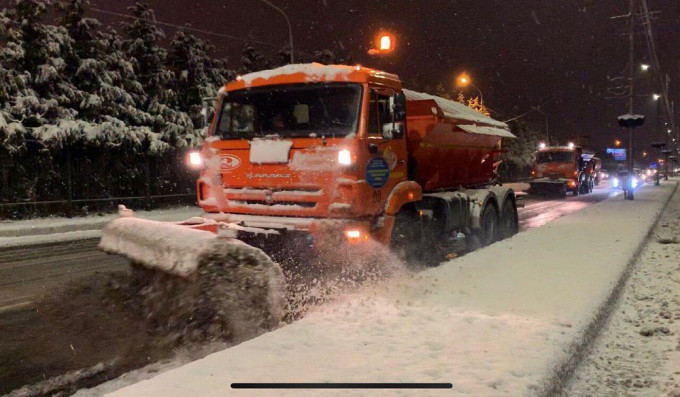 Коммунальные службы Владикавказа продолжают уборку снега