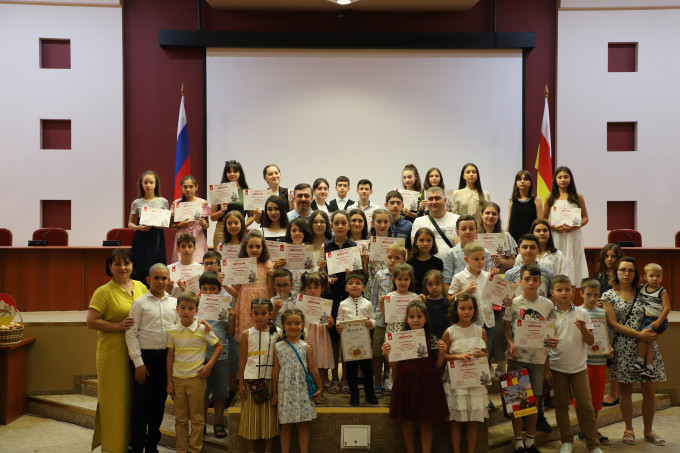 Во Владикавказе наградили победителей конкурсов «Живое слово о войне» и #ИскусствоДегусто»