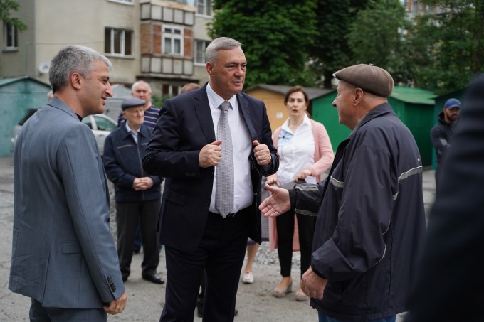 Благоустройство двора № 42 по ул. Кольбуса  завершится течение месяца