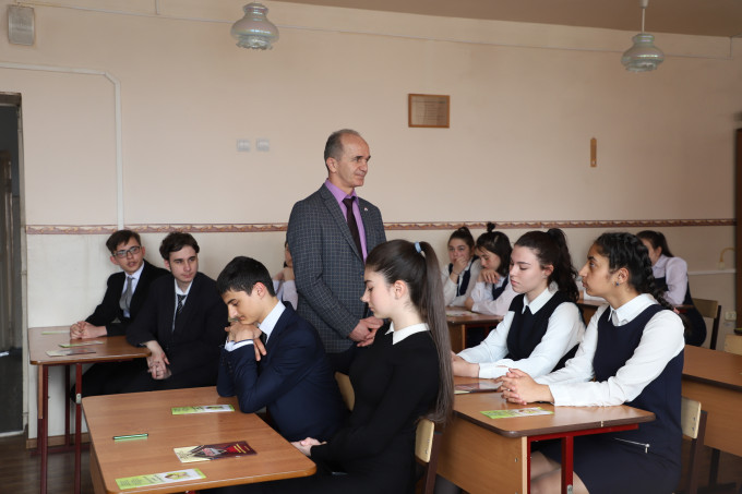 Ученикам СОШ №11 рассказали о противодействии экстремизму в Интернете