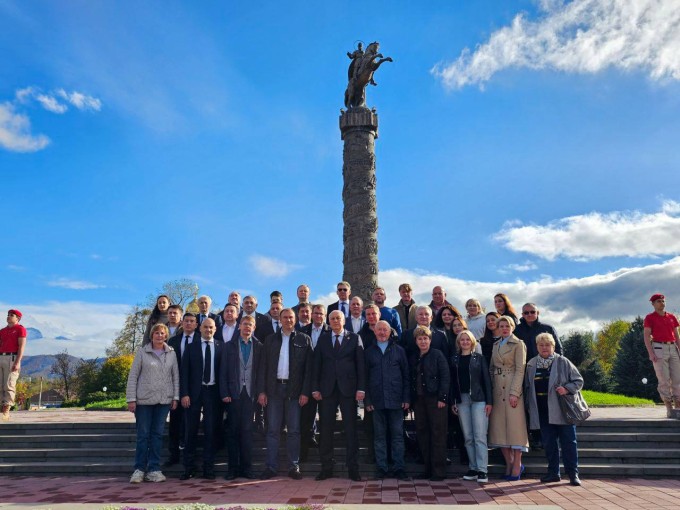 Делегаты съезда Союза российских городов во Владикавказе почтили память героев Великой Отечественной войны