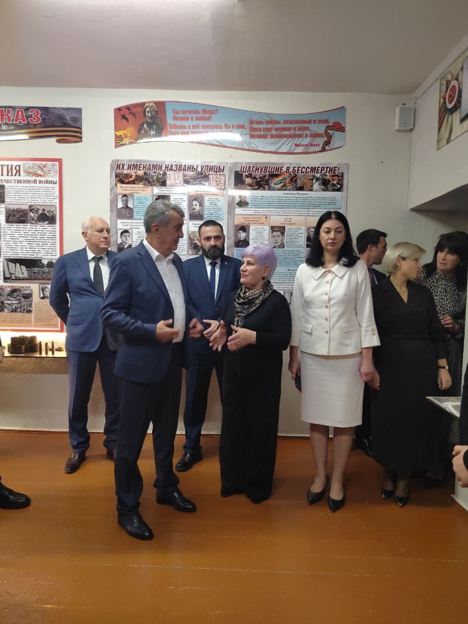 Глава РСО-Алания Сергей Меняйло посетил сегодня муниципальную школу № 46 имени Героя Советского Союза Ибрагима Дзусова