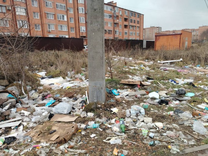 Во Владикавказе на ул. Дзусова, 6 «в» ликвидировали стихийную свалку