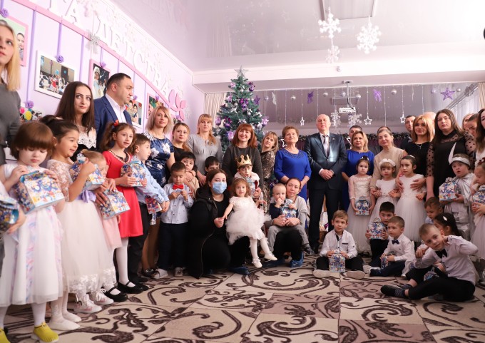 Воспитанников детского сада №88 поздравили с Новым годом 