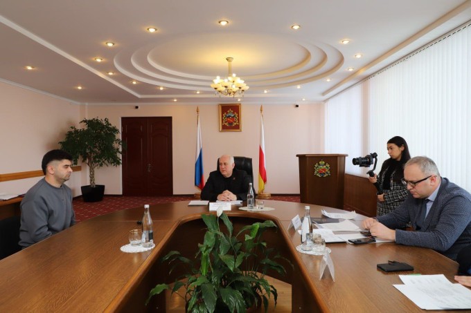 Вячеслав Мильдзихов провел личный прием граждан.