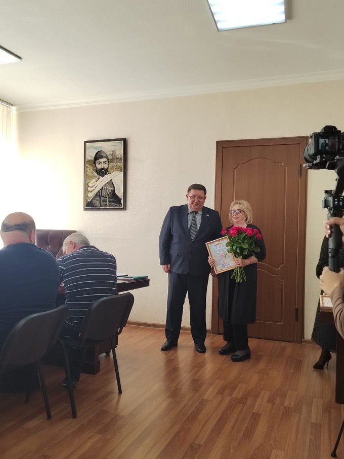 В администрации Левобережного района Владикавказа вручили благодарственные письма работникам жилищно-коммунального хозяйства. 