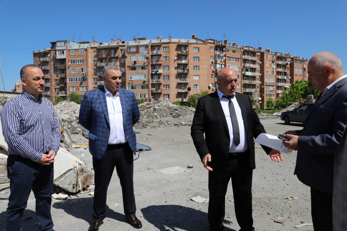 И.о. главы АМС Алан Коцоев провел выездное совещание на ул.Гагкаева