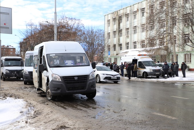 Во Владикавказе идет проверка водителей маршрутных такси. 