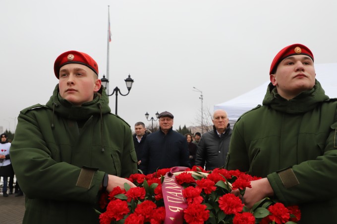 Вячеслав Мильдзихов почтил память воинов, павших в битве за Сталинград. 