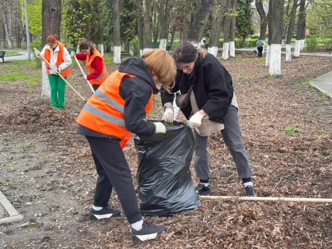 Во Владикавказе прошли массовые субботники 