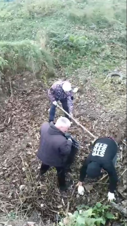 Коммунальные городские службы расчистили балку в посёлке Спутник