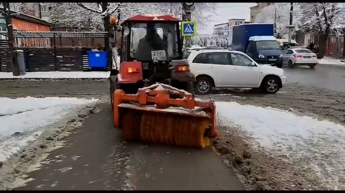 Владикавказ убирают от снега